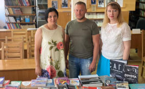 Комитет по транспорту Ленобласти взял шефство над Енакиевской центральной библиотекой