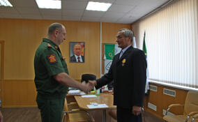 Жителю Подпорожского района вручили медаль «Участника специальной военной операции»