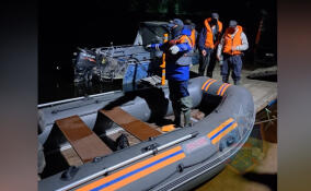 Троих мужчин в прохудившейся лодке спасли в Новоладожском канале