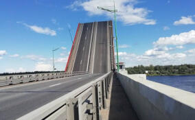 Ладожский мост через Неву разведут почти на час 6 октября