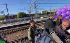 Более 50 авторов прибыли в книжном вагоне «Сапсана» в Петербург