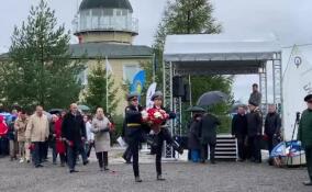 В Петербурге прошла торжественно-траурная церемония к 82-й годовщине со времени высадки первого Балтийского десанта