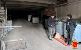 Почти 75 тонн суррогатной водки изъяли на птицефабрике в Ленобласти