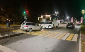 Пассажир иномарки погиб при столкновении с автобусом в Гатчинском районе