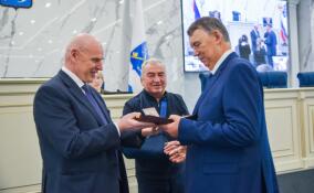 Знак отличия вручили руководителю СК по Ленобласти Сазину