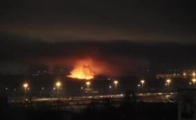 Очевидцы засняли мощный пожар на Волхонском шоссе