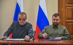 Дрозденко и Пушилин подписали новое соглашение об оказании шефской помощи Енакиево и Мариуполю