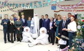 Более 400 детей из Кировского района получат подарки благодаря «Ёлке желаний»