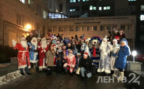В Петербурге больше ста Дедов Морозов поздравили детей с онкологическими заболеваниями