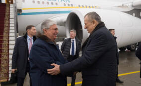 Александр Дрозденко встретил президента Казахстана в аэропорту Петербурга