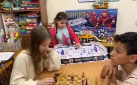 Дед Мороз и Снегурочка наведались в Ленинградскую областную детскую больницу