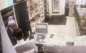 Безработный мужчина ограбил табачный магазин в Петербурге