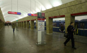 Станция метро "Площадь Восстания" временно будет работать по новому графику с 9 января