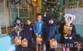Дети из Енакиево и Углегорска получили новогодние подарки от фонда "Быть добру"