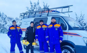 Ленинградские спасатели поздравили семью своего коллеги, принимающего участие в СВО