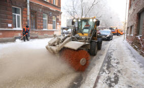 Работу по уборке снега в Ленобласти усилили