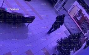 Мужчину увезли в реанимацию из гостиницы в Тихвине