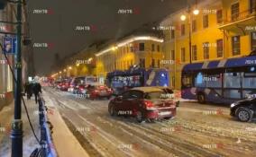 ДТП парализовало движение троллейбусов в центре Петербурга – видео ЛенТВ24