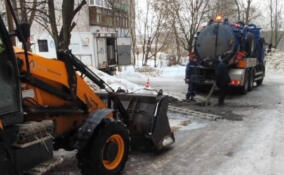 На улице Молодежной в Волхове устранили коммунальную аварию