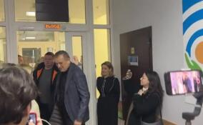 Александр Дрозденко посетил клиентскую службу Центра соцзащиты в Выборге