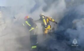 Пожарные локализовали крупный пожар в Буграх