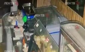 В Ленобласти неизвестный поджег магазин копченой рыбы – видео