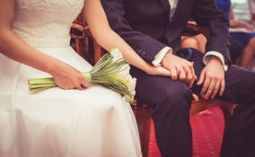 Более 400 пар заключили брачный союз в феврале в Ленобласти