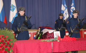 В Киришах похоронили бойца СВО, награжденного орденом Мужества