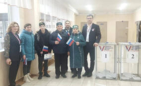 Татарская семья из Ленобласти пришла на выборы в полном составе