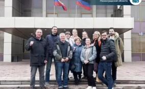 Медики Ленобласти, прибывшие в Енакиево, участвуют в выборах президента