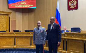 Губернатору Ленобласти вручили награду от директора федеральной службы войск нацгвардии РФ