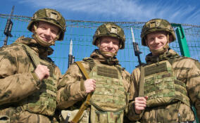 Командиры встретили «на позитиве»: три брата-близнеца рассказали о службе в Росгвардии под Петербургом