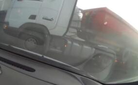 Водитель грузовика, устроивший массовое ДТП с двумя погибшими, предстанет перед судом в Ленобласти