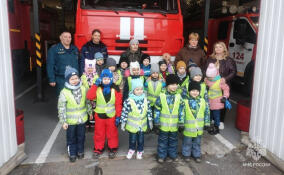 Пожарную часть Кингисеппа посетили воспитанники детского сада №14