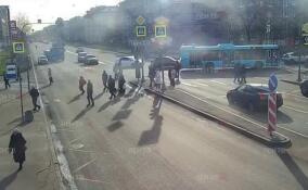 Видео: автобус сбил девушку на Благодатной улице