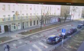 В Петербурге мальчик выпал из окна второго этажа – видео