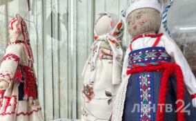 В библиотеке им. Д.С. Лихачева состоялось открытие выставки «Куклы Ингрии»