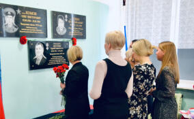 В школе Тихвинского района открыли памятную доску в честь героя СВО