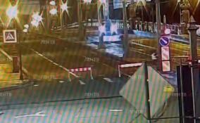 Видео: лихач на Porsche попытался проскочить по разведенному Троицкому мосту