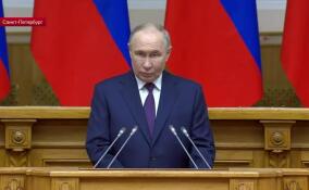 Владимир Путин выступил на заседании Совета законодателей в Петербурге