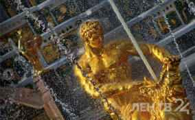 Пуск фонтанов в Петергофе под «Гимн Великому городу» в ярких снимках ЛенТВ24