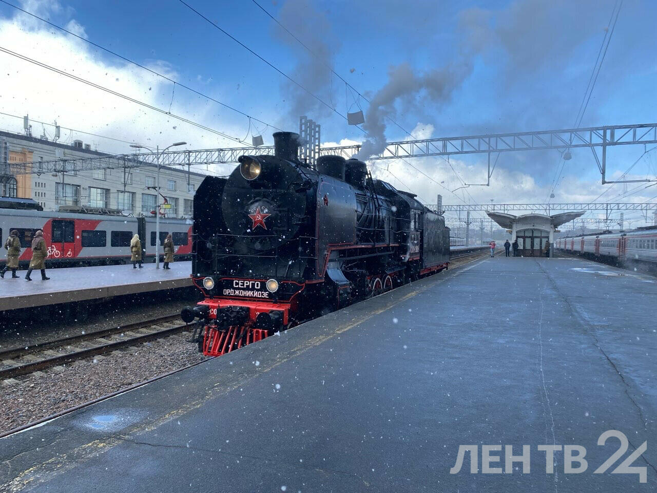 Уникальные ретролокомотивы прибыли на Финляндский вокзал | 08.05.2024 |  ЛенОбласть - БезФормата