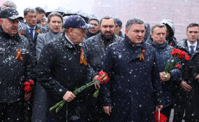 Сергей Перминов возложил цветы к памятникам в Москве