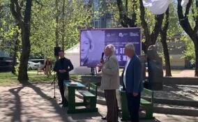 В сквере им. Ольги Берггольц чествуют победителей конкурса художественного слова «Мы в этом городе живём»