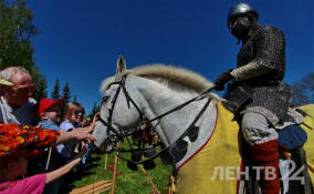 Фоторепортаж ЛенТВ24: как проходит исторический фестиваль "К истокам Руси" в Старой Ладоге