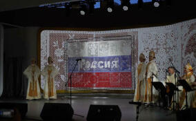 На выставке "Россия" в Москве показали уникальный кружевной триколор