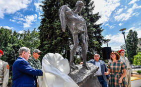 В Енакиево торжественно открыли памятник «Детям-жертвам войны на Донбассе»