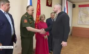 В военном комиссариате Ленинградской области вручили удостоверения ветерана боевых действий участникам СВО