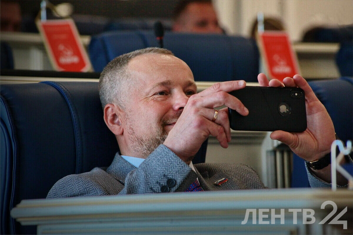 Фоторепортаж ЛенТВ24: в преддверии Нового года Александр Дрозденко наградил  отличившихся жителей Ленобласти