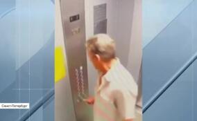 В Петербурге задержали вандала, испортившего лифт в многоквартирном доме